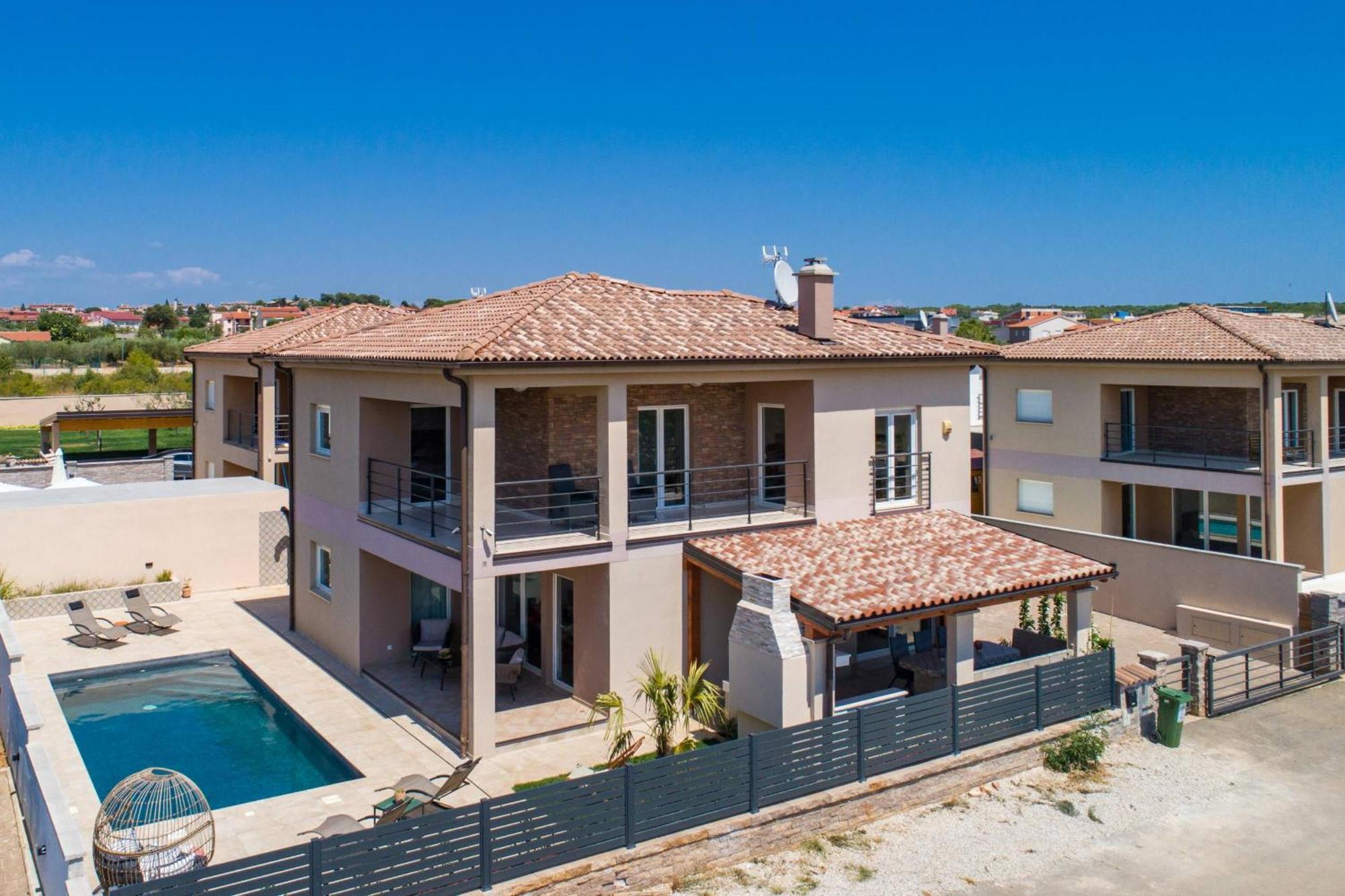 Villa Brionika Mit Pool Vodnjan Luaran gambar