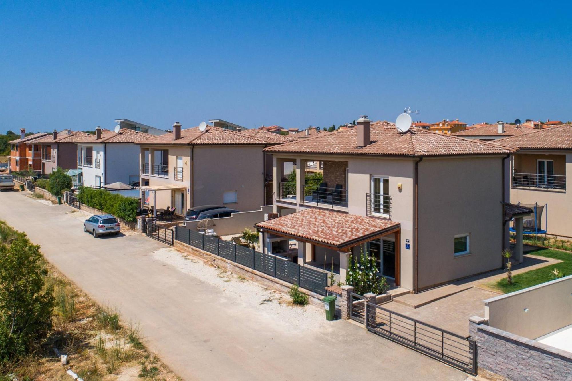 Villa Brionika Mit Pool Vodnjan Luaran gambar