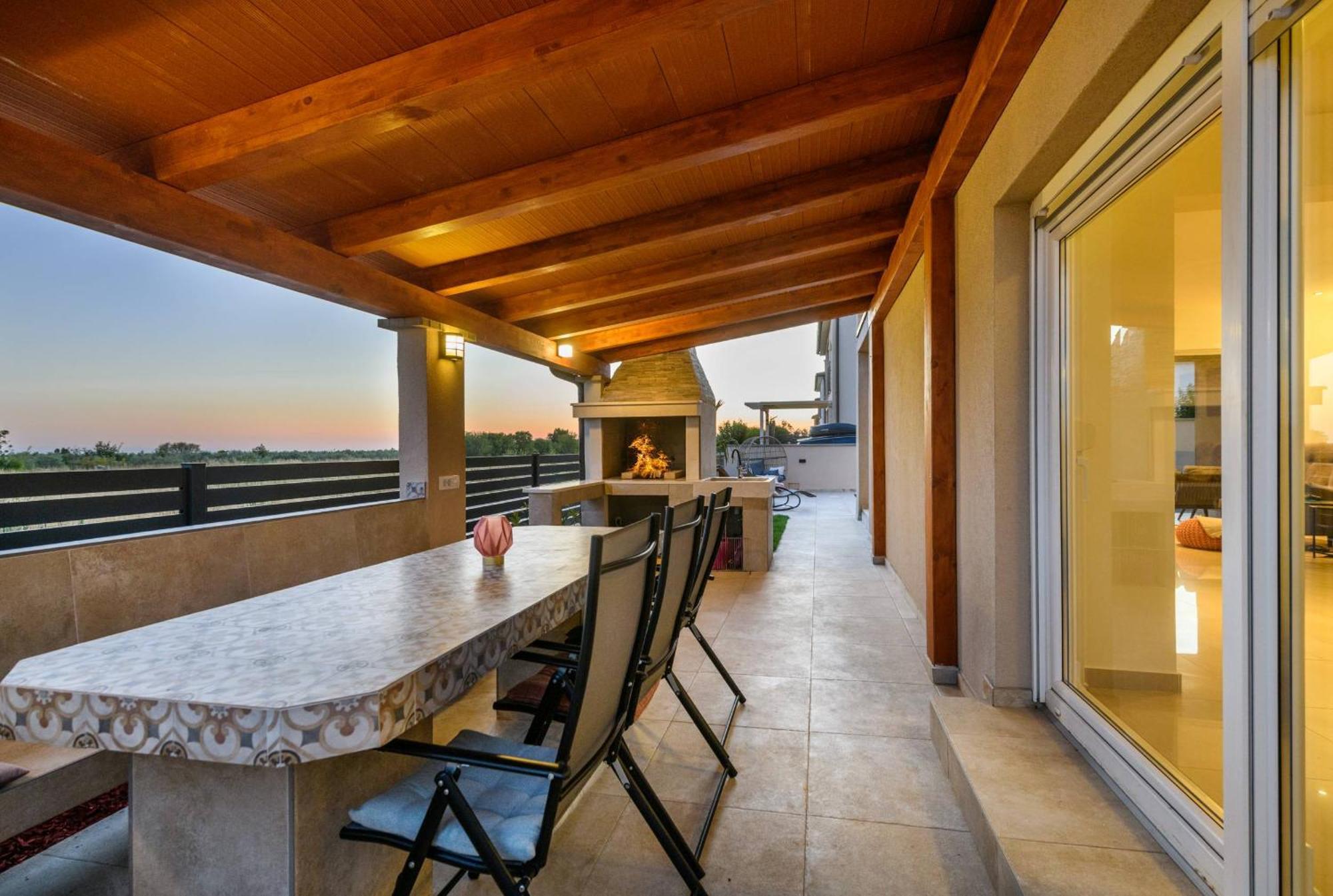 Villa Brionika Mit Pool Vodnjan Luaran gambar