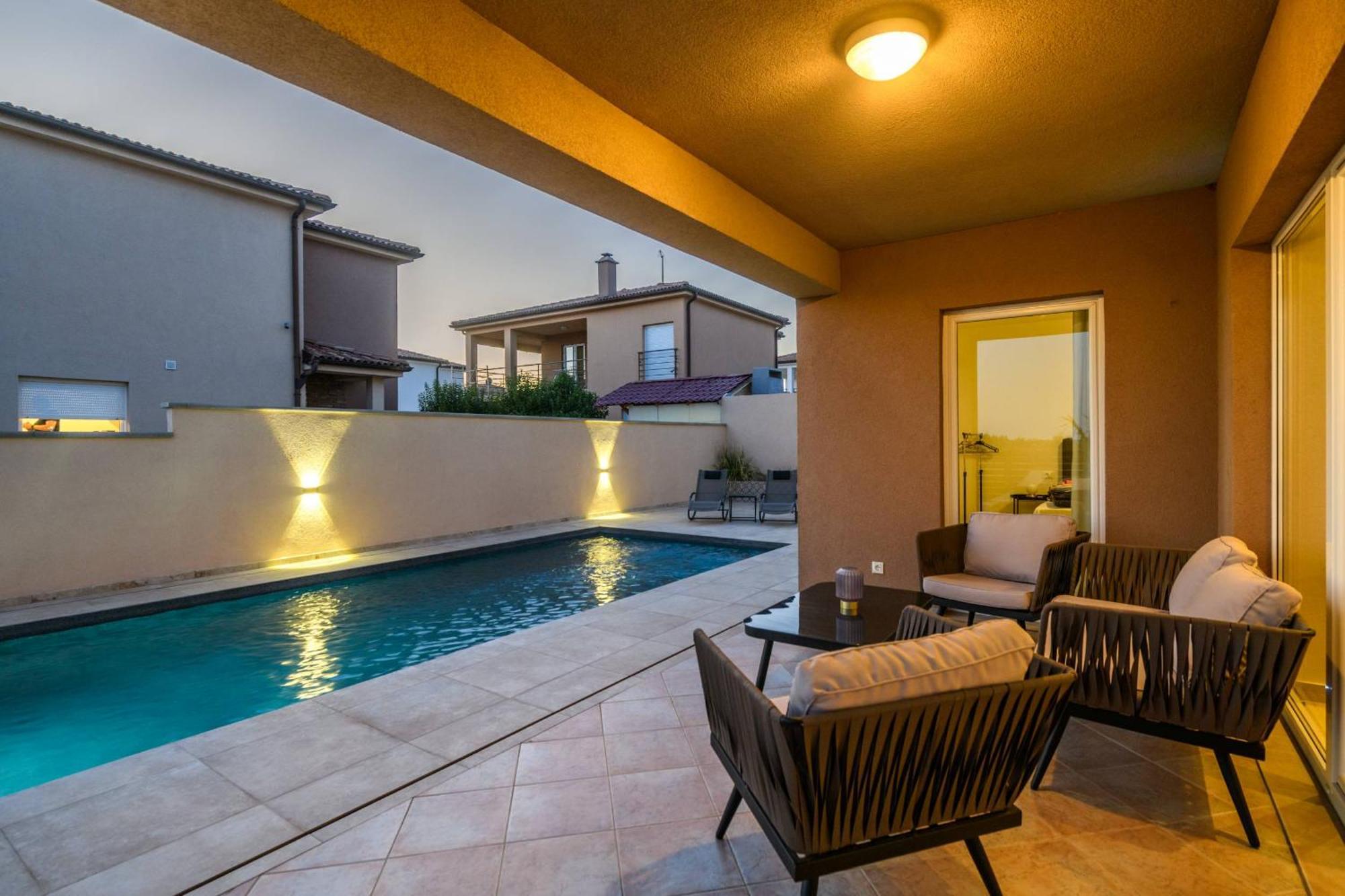 Villa Brionika Mit Pool Vodnjan Luaran gambar