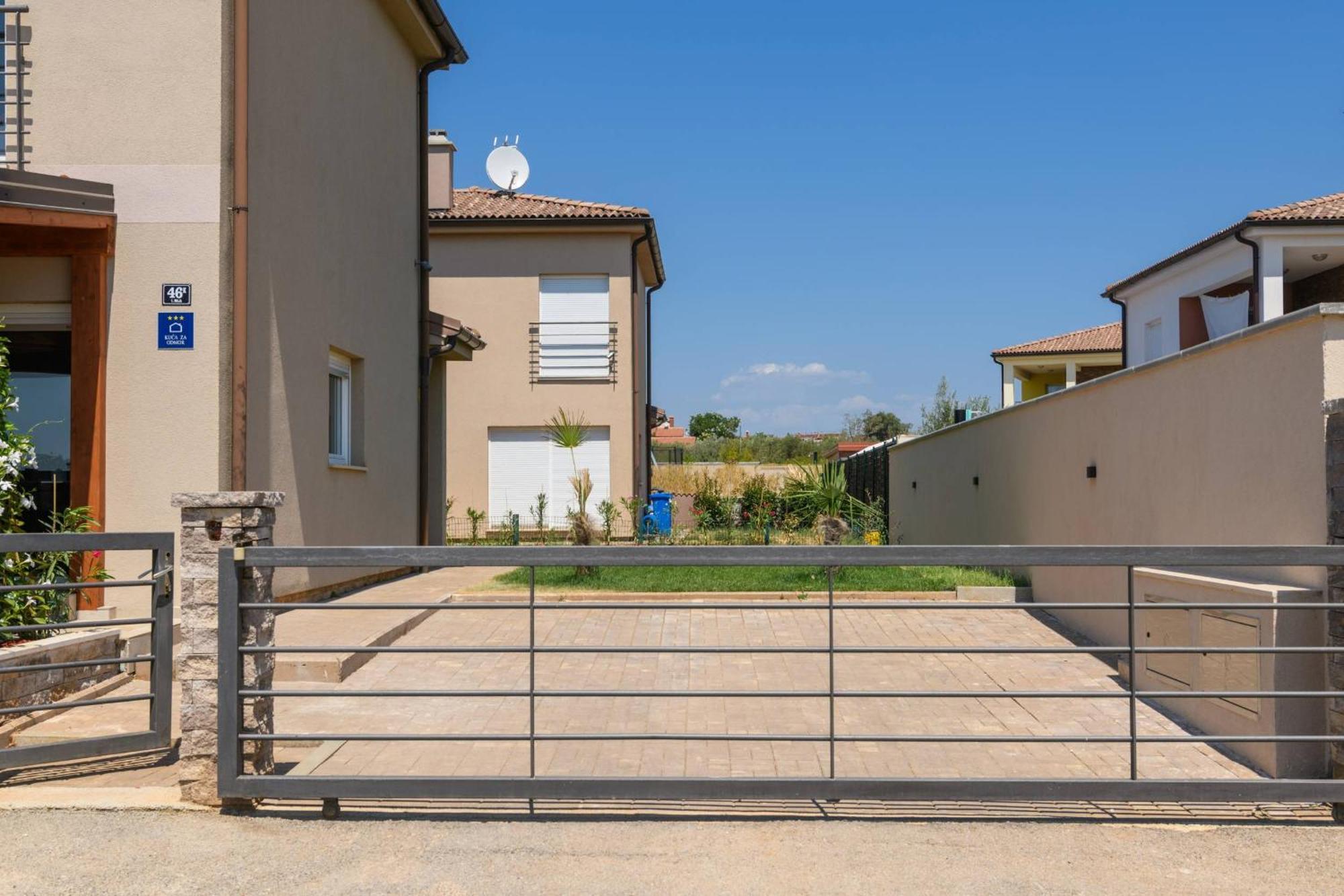 Villa Brionika Mit Pool Vodnjan Luaran gambar